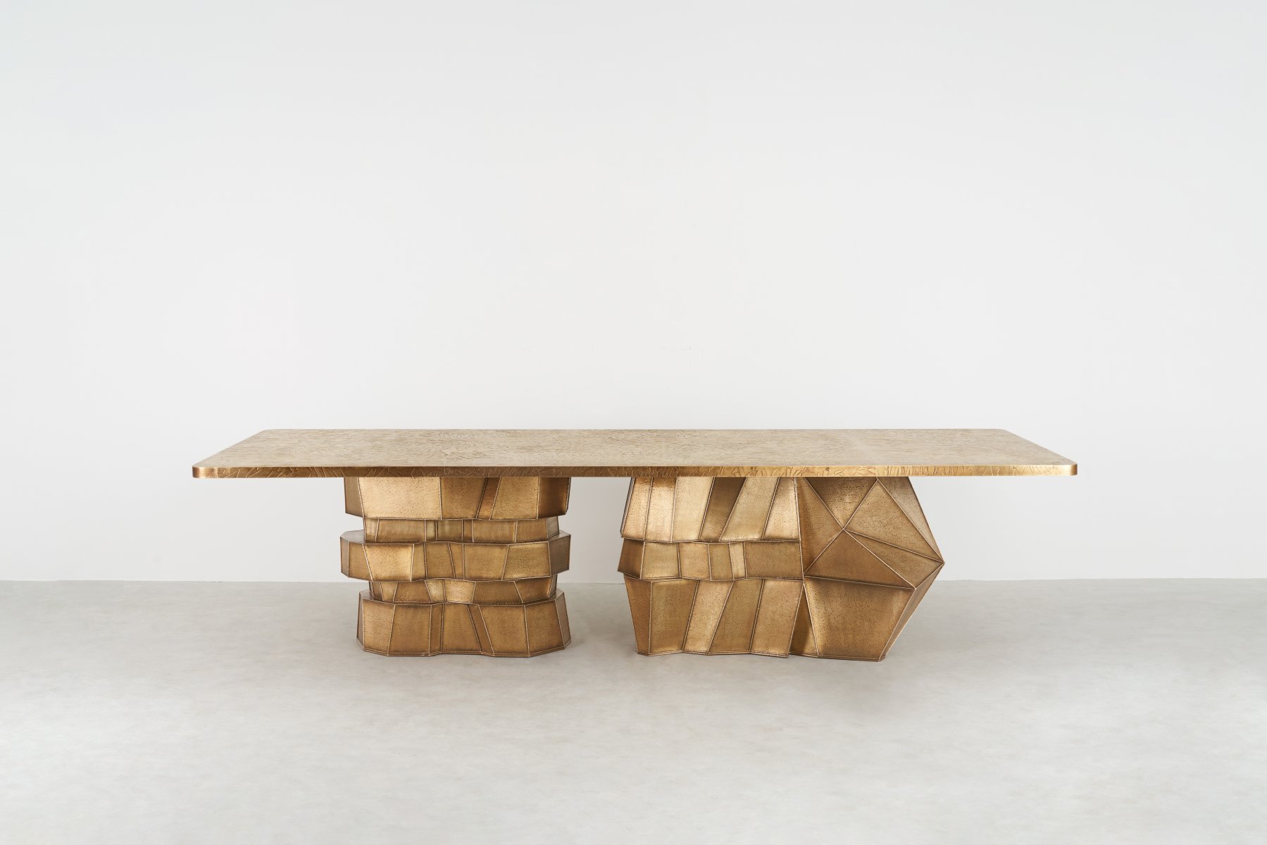 Shaded_Graphite_-_Dining_Table_-_01.jpg